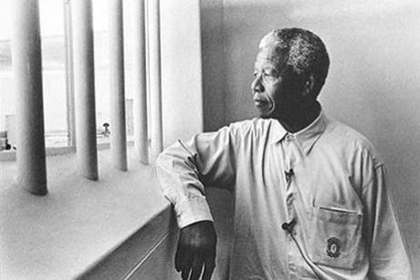 nelson_mandela_return_to_cell