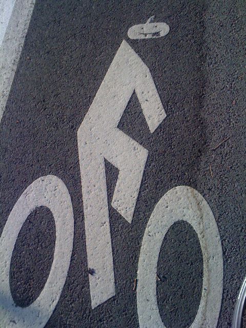 bend-bike-lane-art