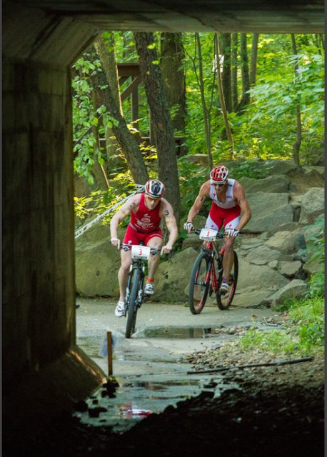 conrad-stoltz-xterra-richmond-2012-by-jesse-peters-riding-the-tunnel-with-craig-evans conrad-stoltz-xterra-richmond-2012-by-jesse-peters-riding-the-tunnel-with-craig-evans