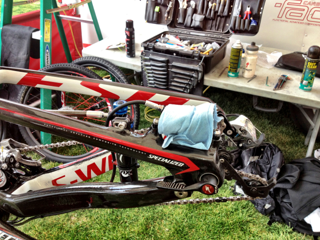 dylan-van-der-merwe-bike-cleaning-tip-conrad-stoltz-specialized-racing