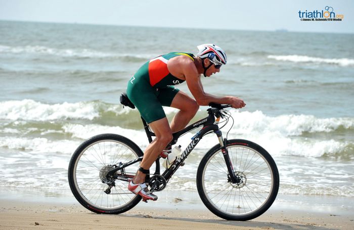 Conrad Stoltz Caveman ITU Corss Triathlon Worlds 2013 World Champion Specialized Sworks Epic 29er Specialized Evade helmet beach racing