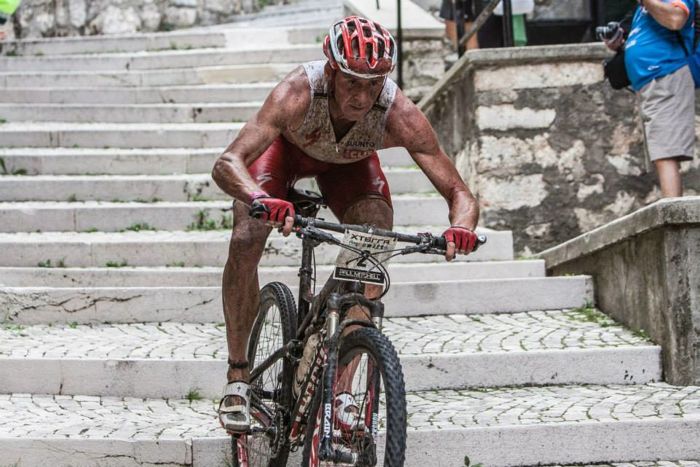 Conrad Stoltz XTERRA Italy Abruzzo bike course down stairs, Specialized Epic