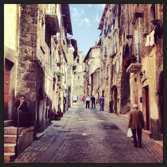 Conrad Stoltz  XTERRA Italy Scanno street scene