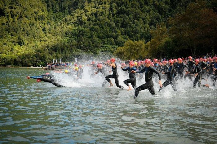 Conrad Stoltz Caveman XTERRA New Zealand Rotorua swim