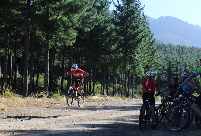 Conrad Stoltz Caveman MTB Skills Clinic Mountain bike skills Specialized Bunny hop