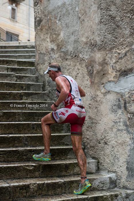 Conrad Stoltz Caveman XTERRA Italy 2014 Hoka One One Huaka run stairs