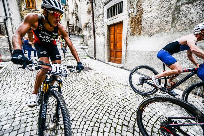 Conrad Stoltz Caveman XTERRA Italy 2014 Scanno town cobbles